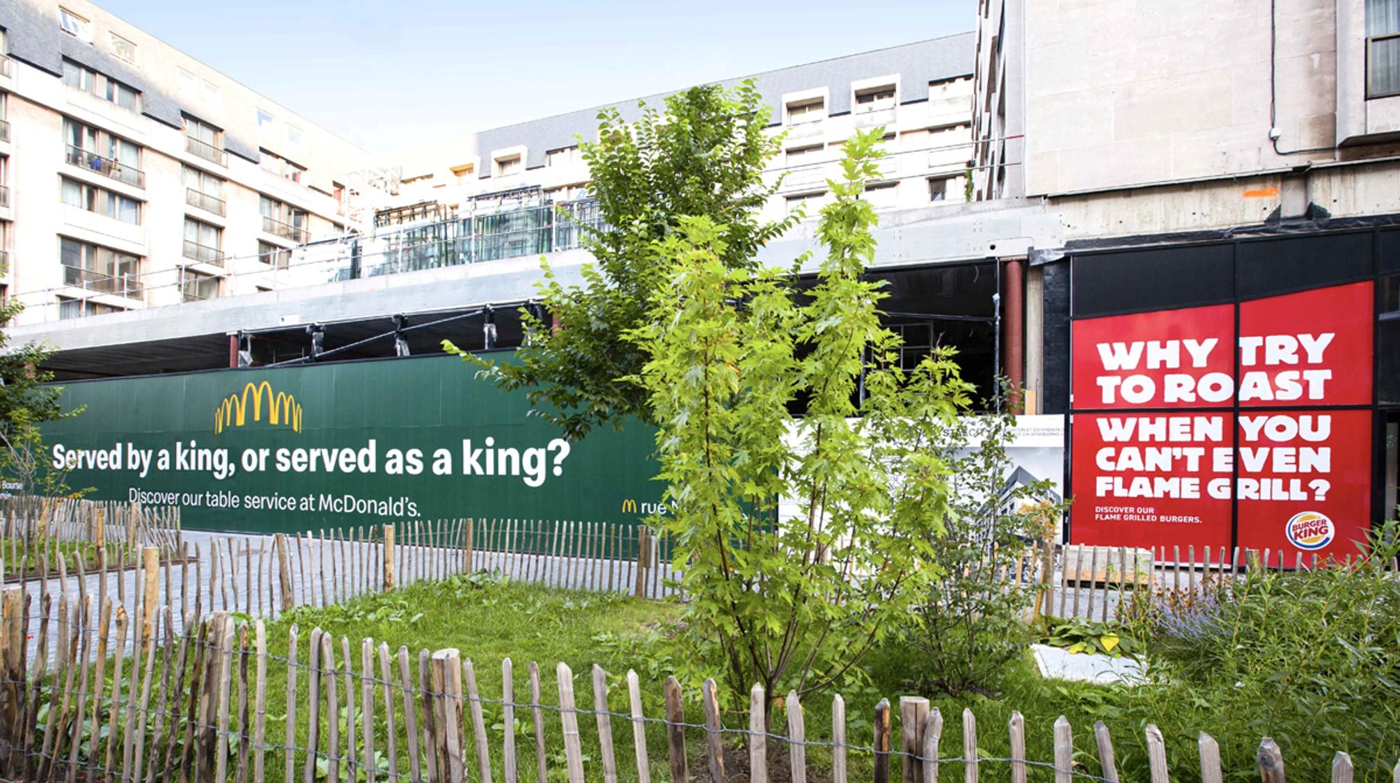Cuộc chiến "cà khịa" trên biển quảng cáo ngoài trời của McDonald's và Burger King
