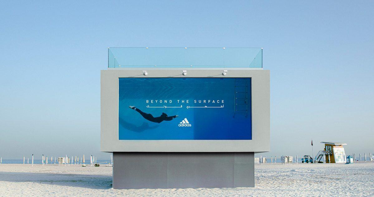 Adidas ra mắt bảng quảng cáo chứa nước có thể bơi được