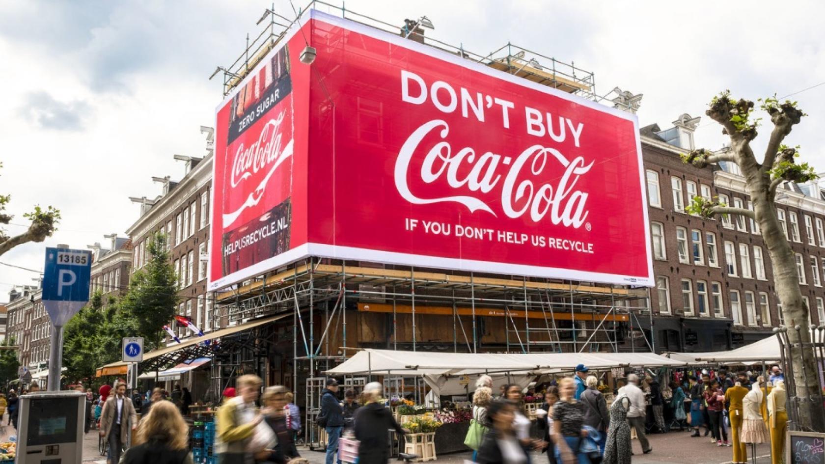 Coca-Cola - Tác giả của hàng loạt chiến dịch quảng cáo OOH cực ấn tượng