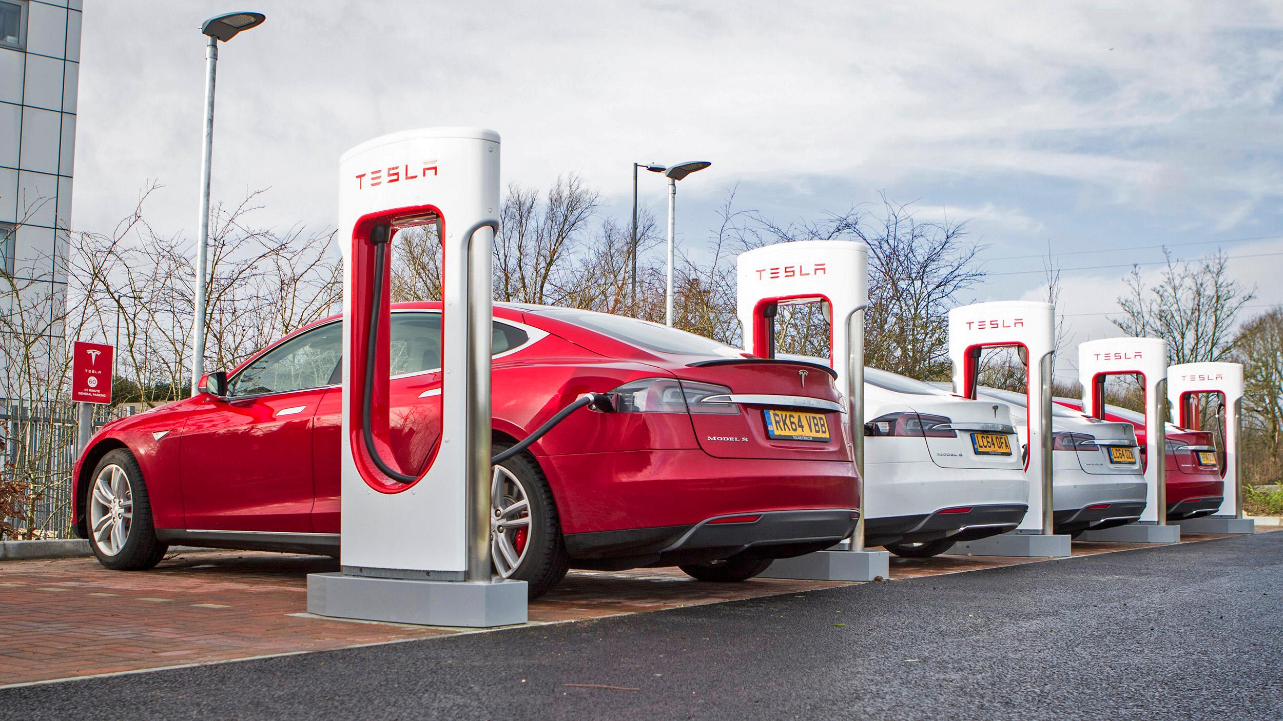 Vén màn bí mật chiến lược kinh doanh của Tesla