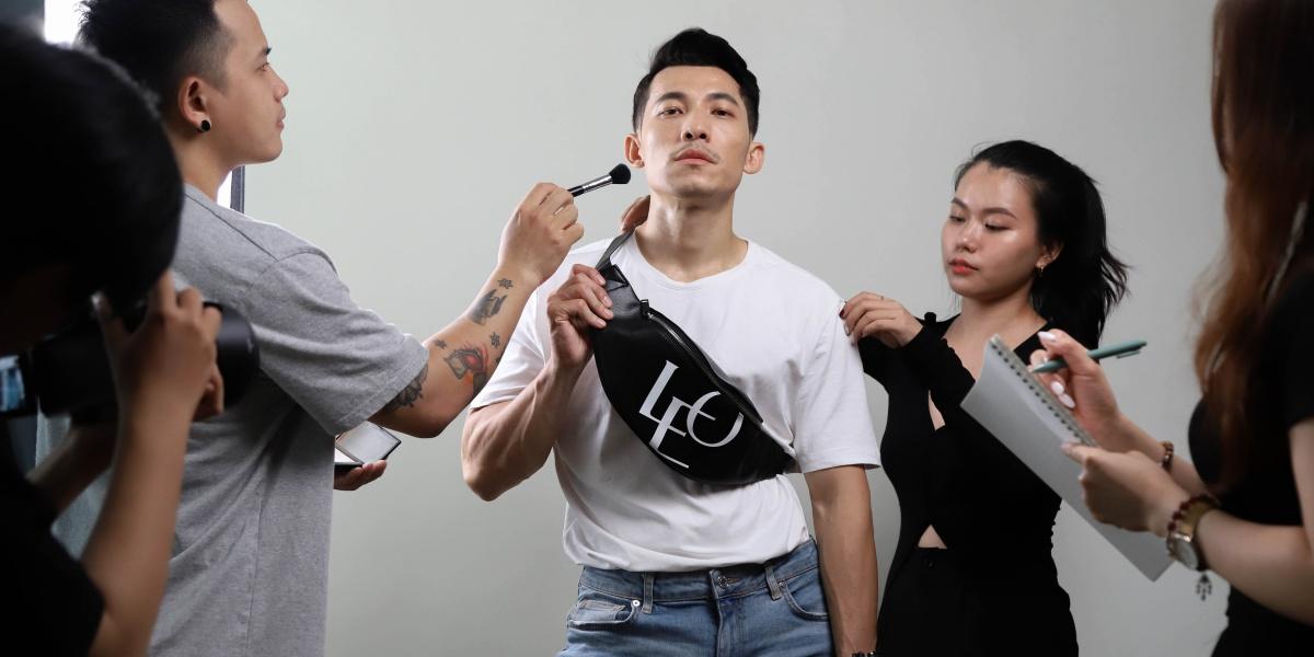 Theo chân Liên Bỉnh Phát “đột nhập” chuỗi phụ kiện thời trang Việt