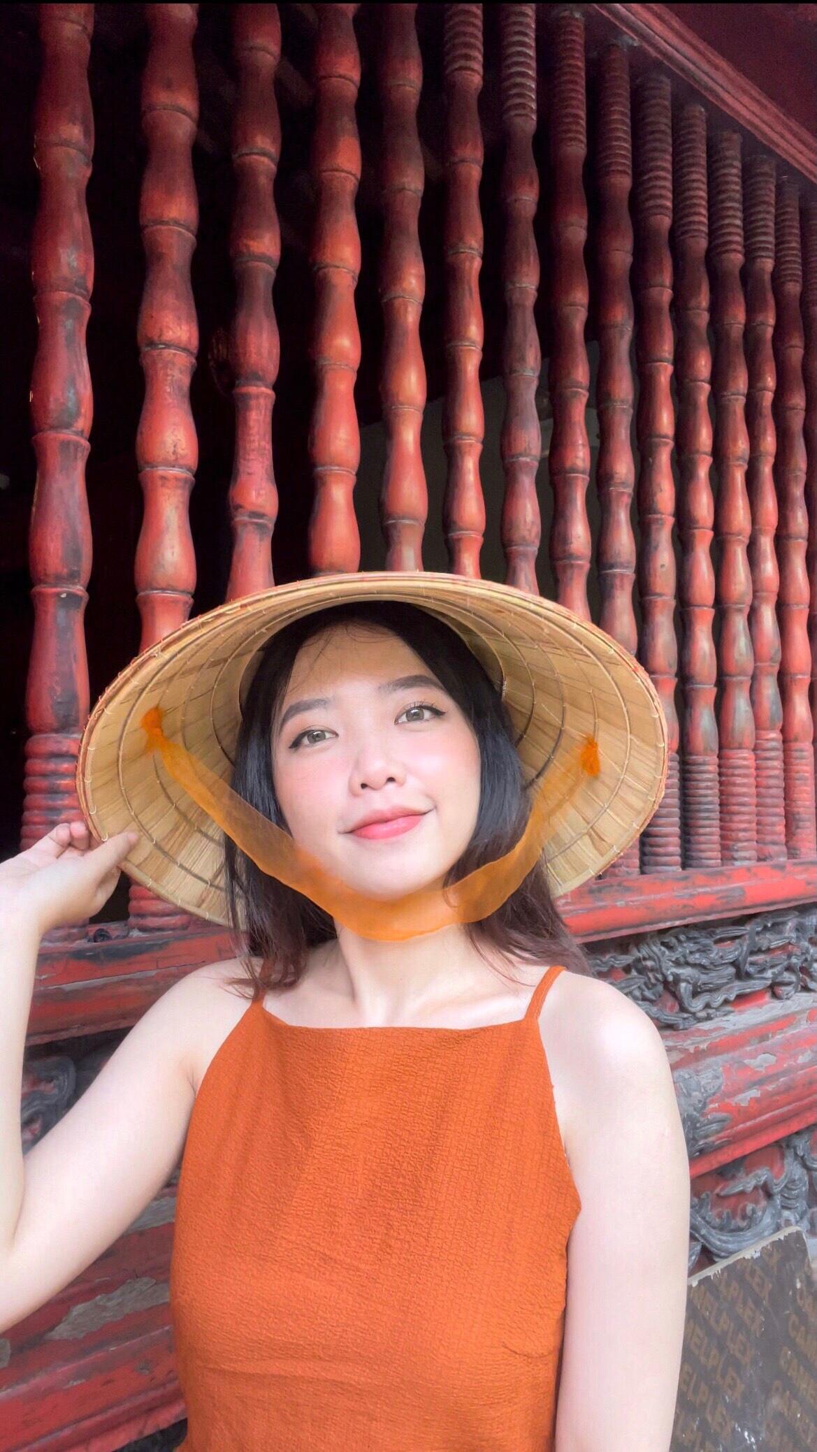 Huỳnh Bách Hoa