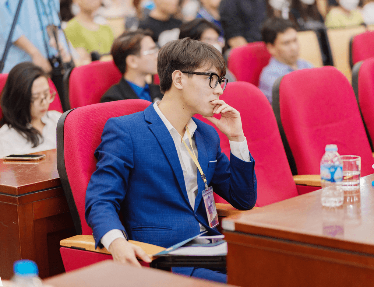 Việt Hoàng