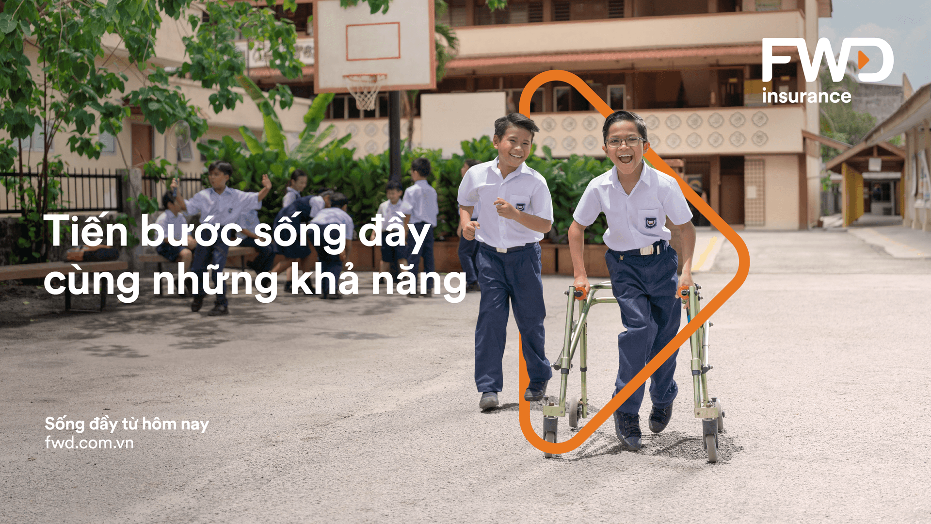 Thấy gì từ chiến dịch truyền thông sống trọn đam mê “Tiến bước sống đầy” của FWD? 