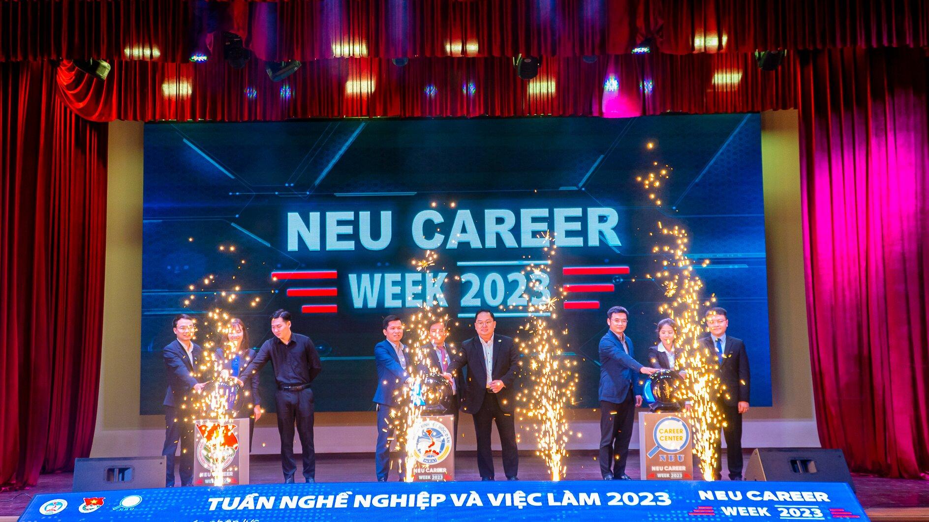 Nhộn nhịp Ngày hội Nghề nghiệp và Việc làm 2023 Trường Đại học Kinh tế Quốc dân - hướng đi mới cho sinh viên trong thời đại chuyển đổi số
