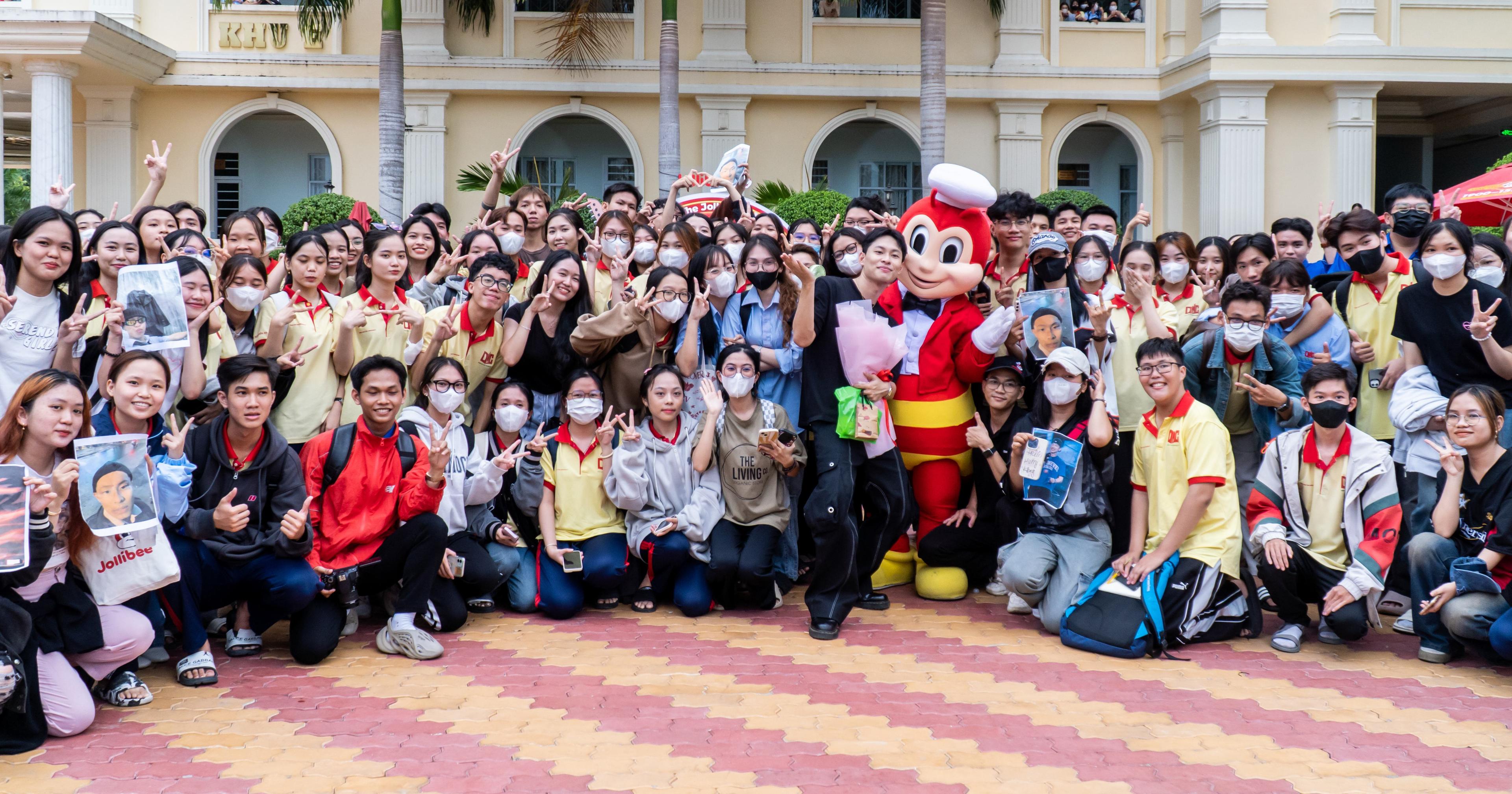 Khép lại hành trình xuyên Việt, The Jolly Tour của Jollibee vẫn “gây bão” mạng xã hội