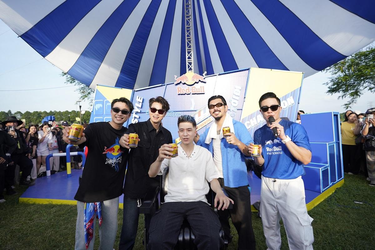 Đại lễ hội 'Húc Fest' của Red Bull quy tụ dàn nghệ sĩ nổi tiếng Trúc Nhân, Ninh Dương Story, Hà Hiền,...
