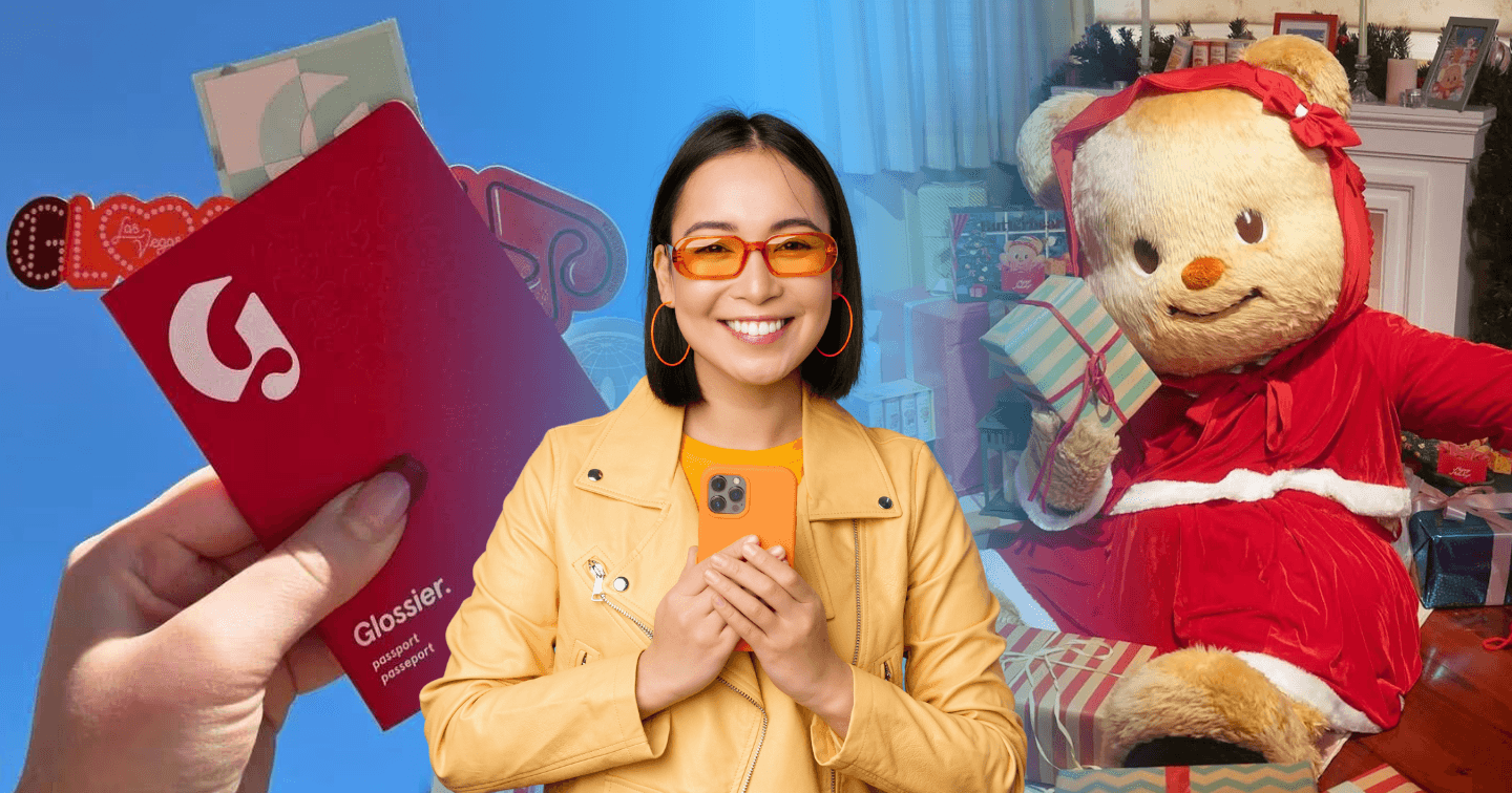 Từ sticker đến túi tote: Vì sao Gen Z mê mẩn merchandise thương hiệu?