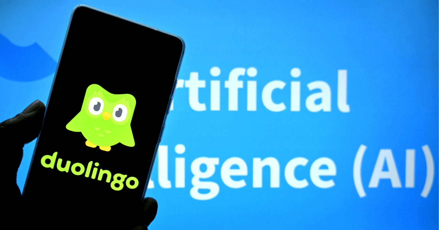 Bài học về cuộc khủng hoảng truyền thông "AI-First" của Duolingo và giới hạn của một thương hiệu "cợt nhả" trên mạng xã hội