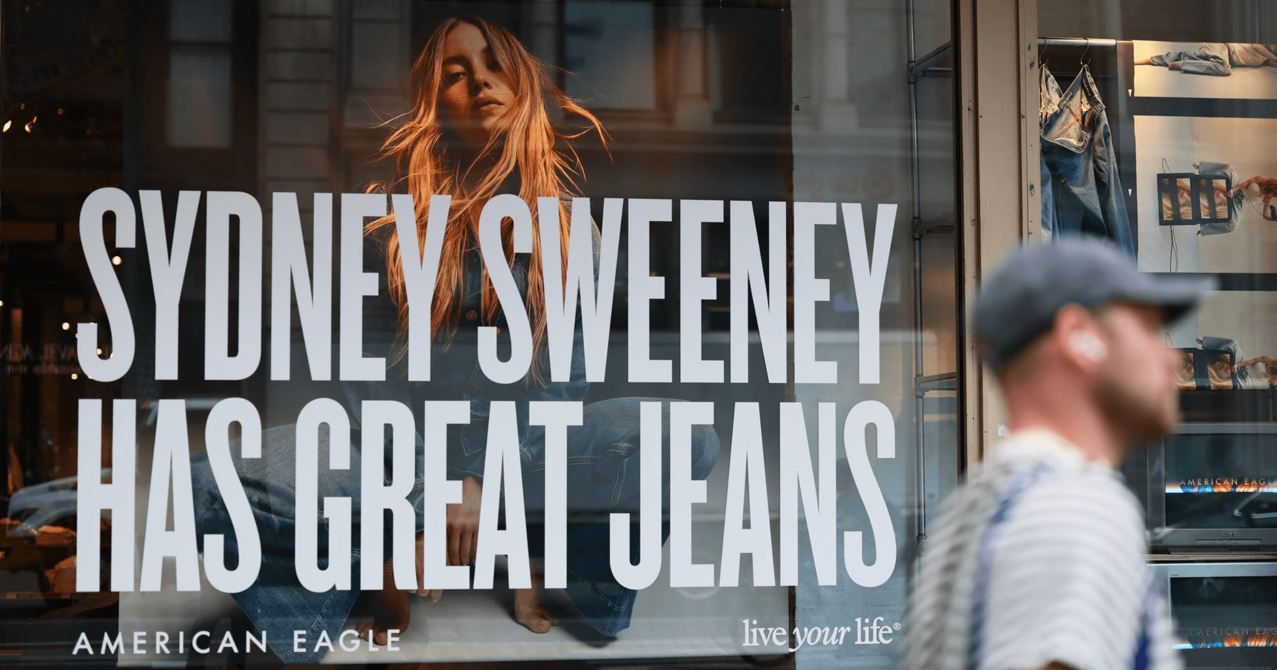 “Sydney Sweeney Has Great Jeans” gây tranh cãi: Bị tố ngầm phân biệt chủng tộc, American Eagle vẫn kiên quyết bảo vệ thông điệp