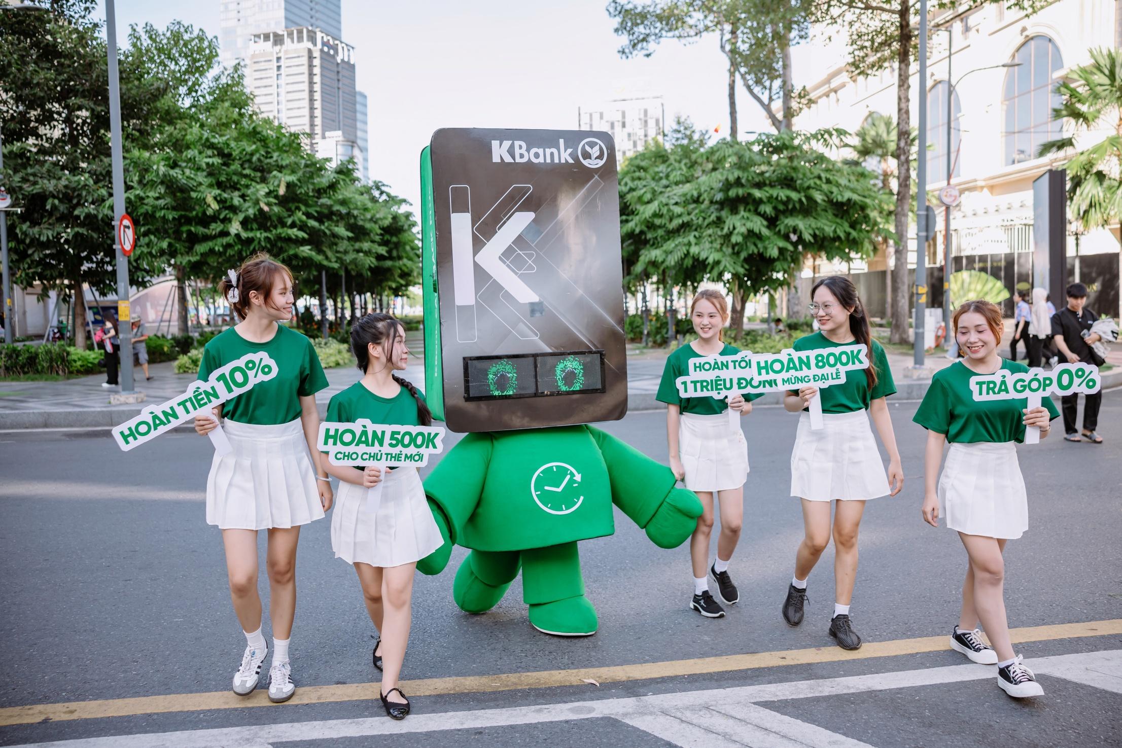 Bước qua lối mòn quảng cáo, KBank tung mascot khuấy đảo từ phố phường đến newsfeed