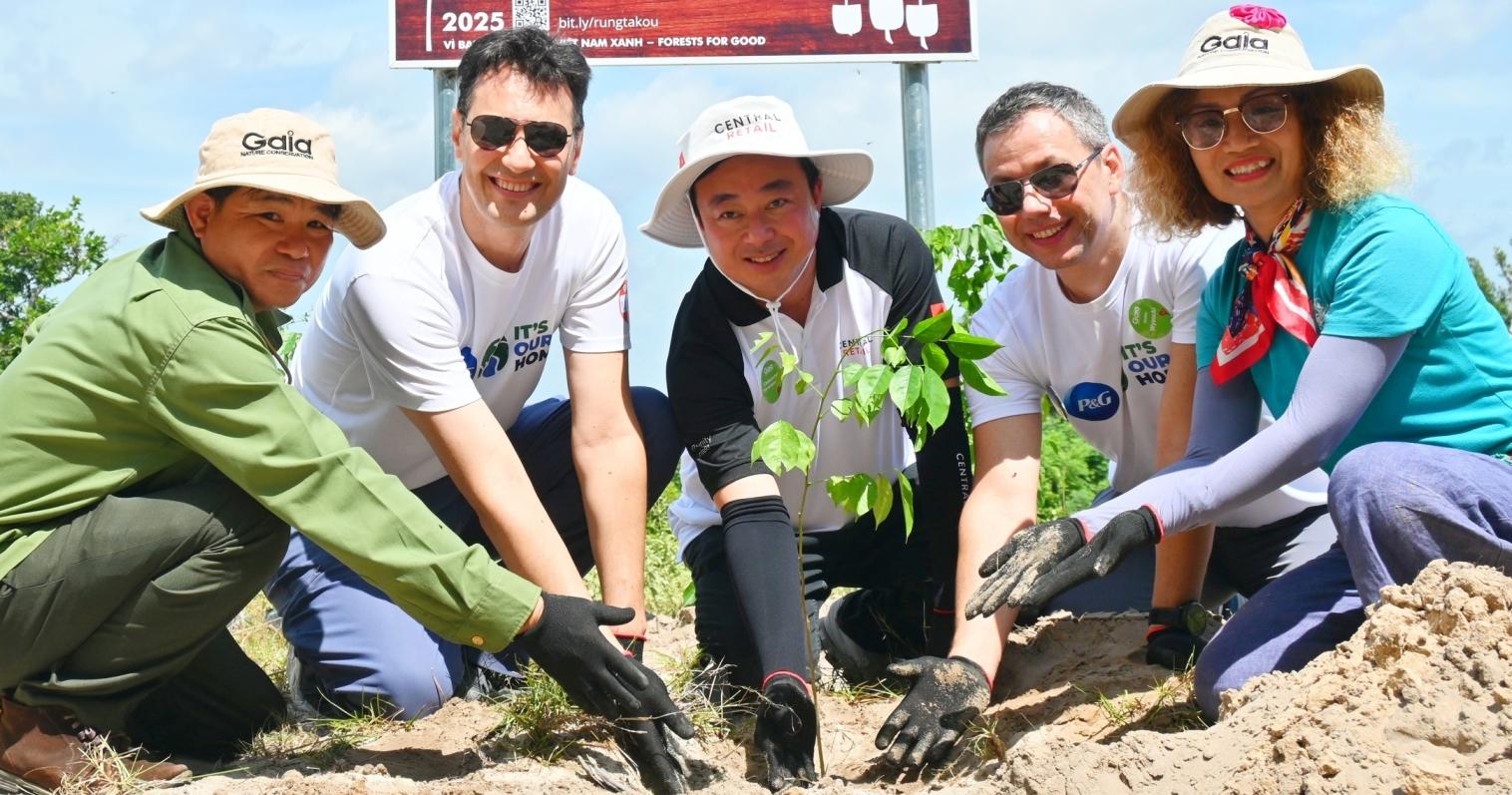 P&G và Central Retail Việt Nam tổ chức Ngày hội trồng rừng năm 2025 tại Khu bảo tồn thiên nhiên Tà Kóu
