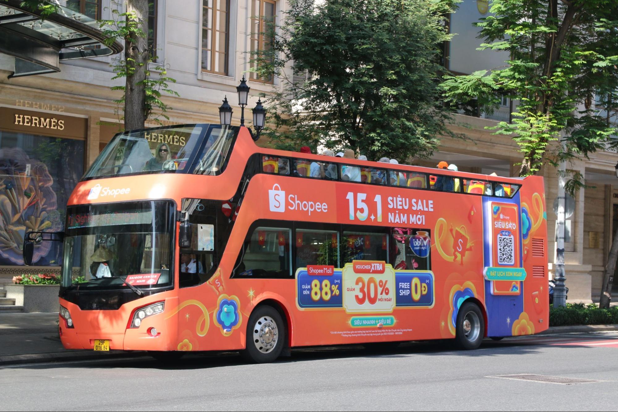 Đón 2026, Shopee “chịu chơi” với bao lì xì khổng lồ phủ sóng khắp phố