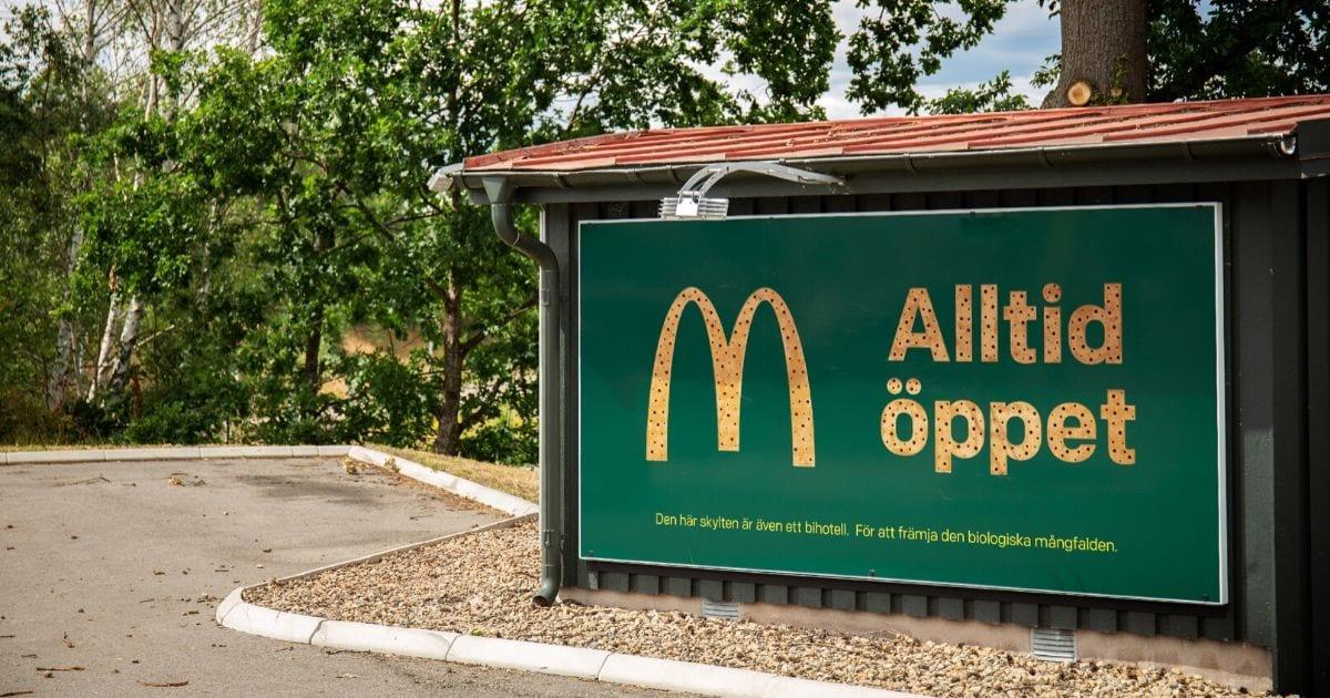 McDonald’s biến hóa bảng quảng cáo thành những “khách sạn ong”