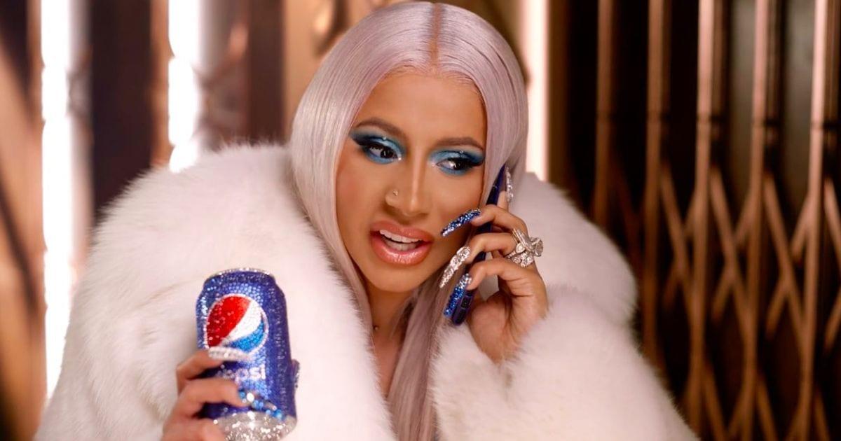 Pepsi mời Rapper Cardi B đóng vai “ông già Noel” trong quảng cáo Giáng sinh 2019