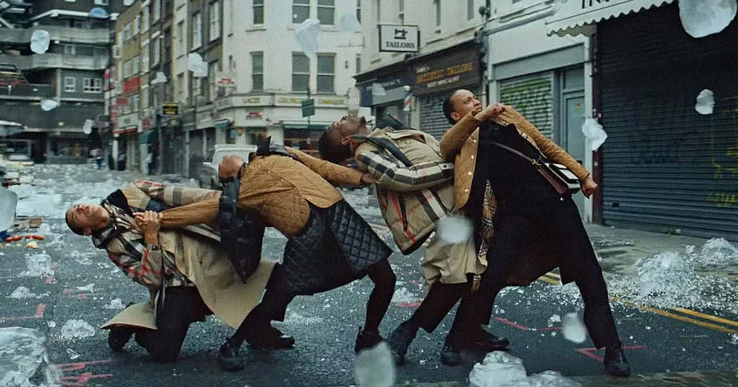 Thưởng thức phiên bản "Singing in the Rain" hiện đại từ quảng cáo của Burberry
