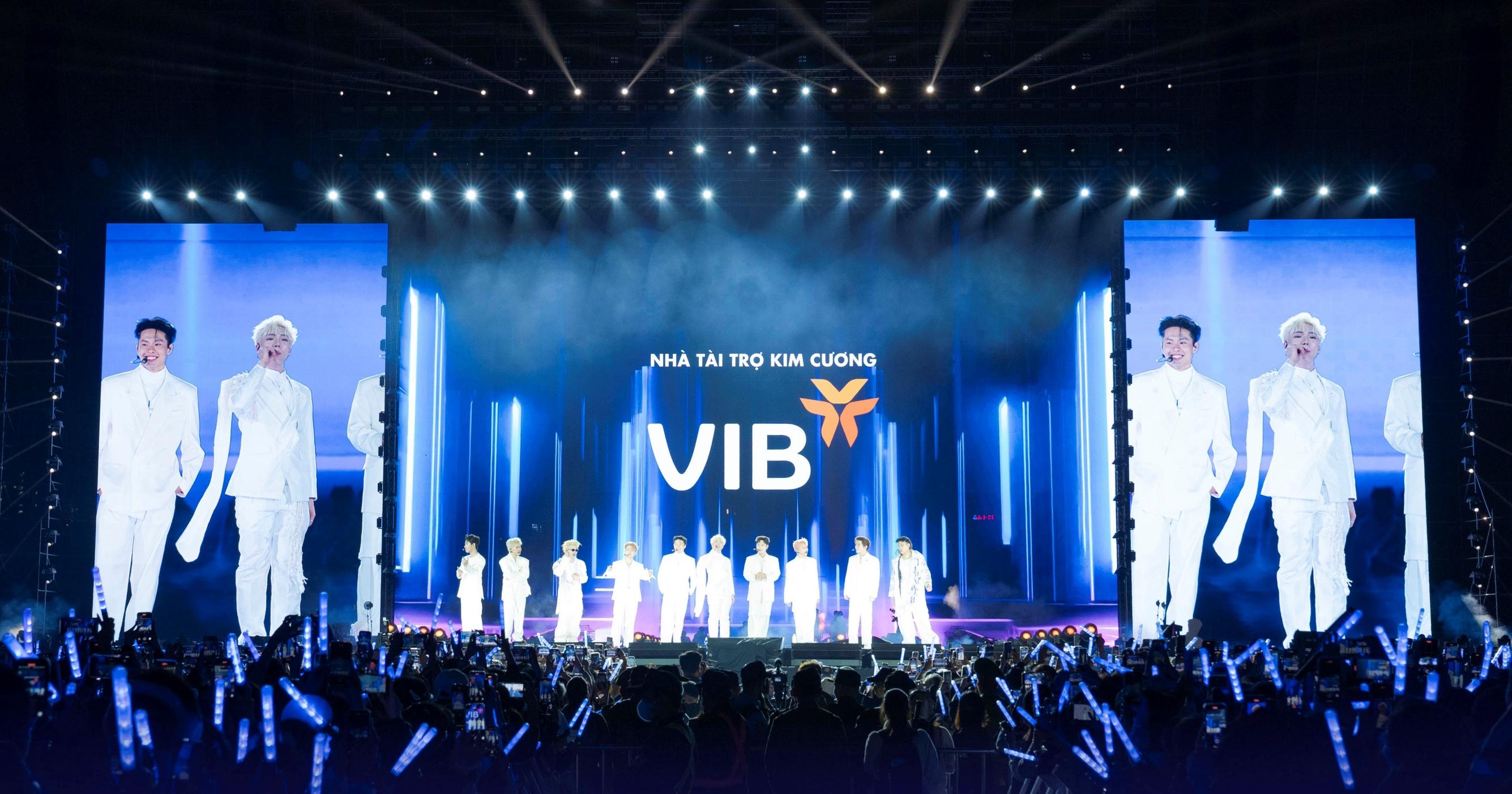 “VIB dẫn đầu xu thế thẻ” trở thành fanchant trong concert Anh Trai “Say Hi”