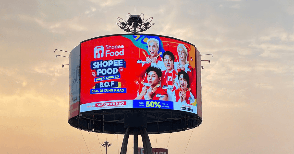 ShopeeFood “phủ sóng” hình ảnh nhóm nhạc B.O.F trên các biển quảng cáo, giới trẻ rủ nhau check-in để săn voucher
