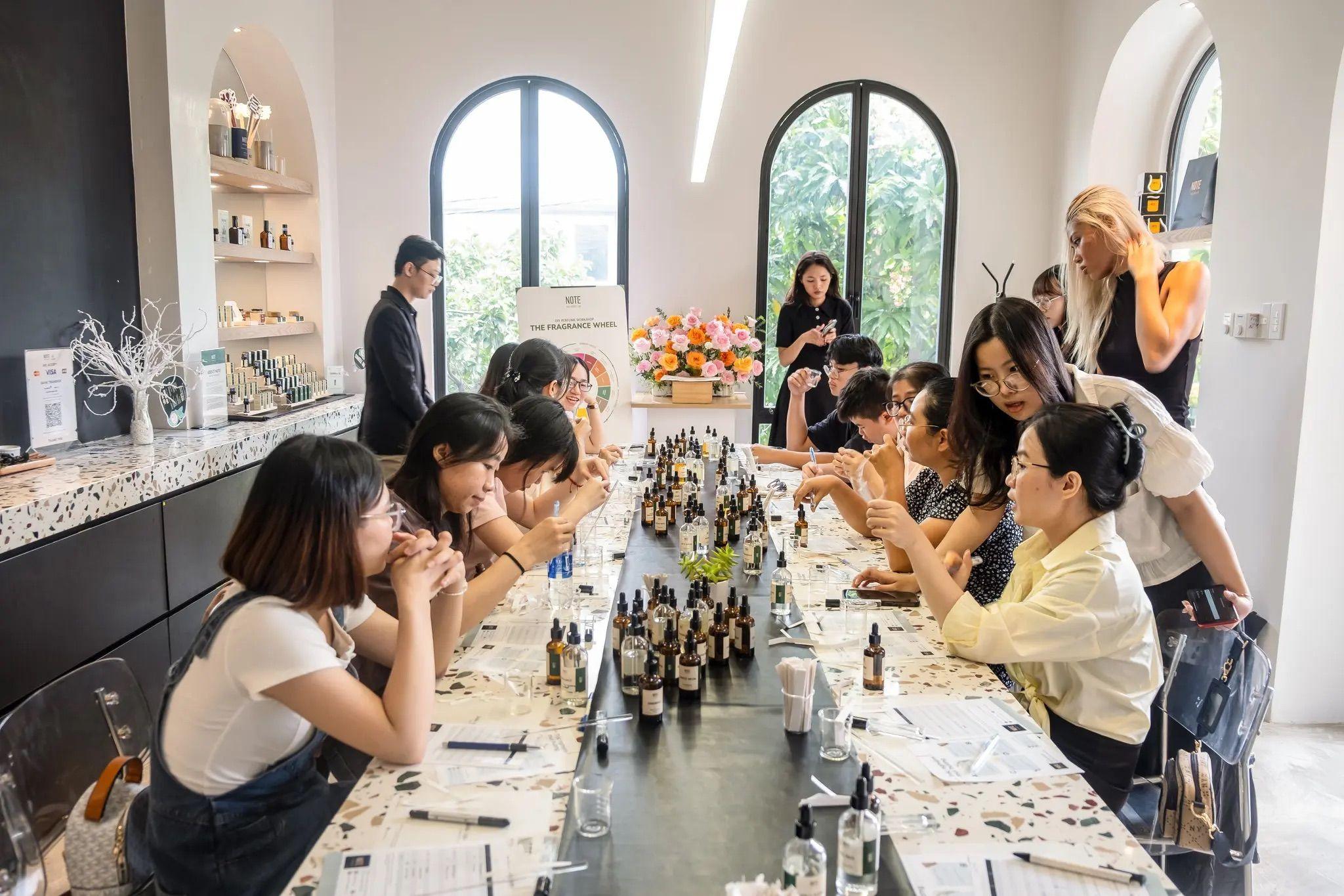 Marketing trải nghiệm - Chiến lược tạo kh&aacute;c biệt bền vững trong h&agrave;nh tr&igrave;nh kh&aacute;ch h&agrave;ng